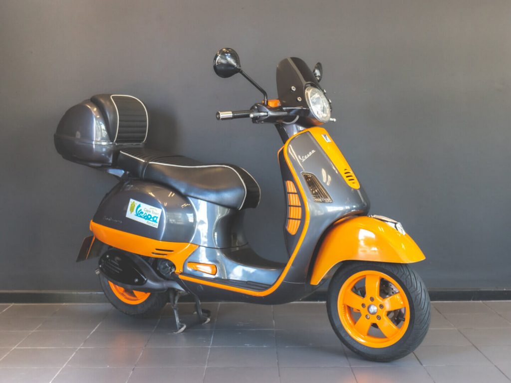 Vespa GT200 Black Cape Town Vespa Rentals