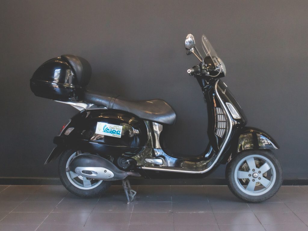 Vespa GT125 Black Cape Town Vespa Rentals